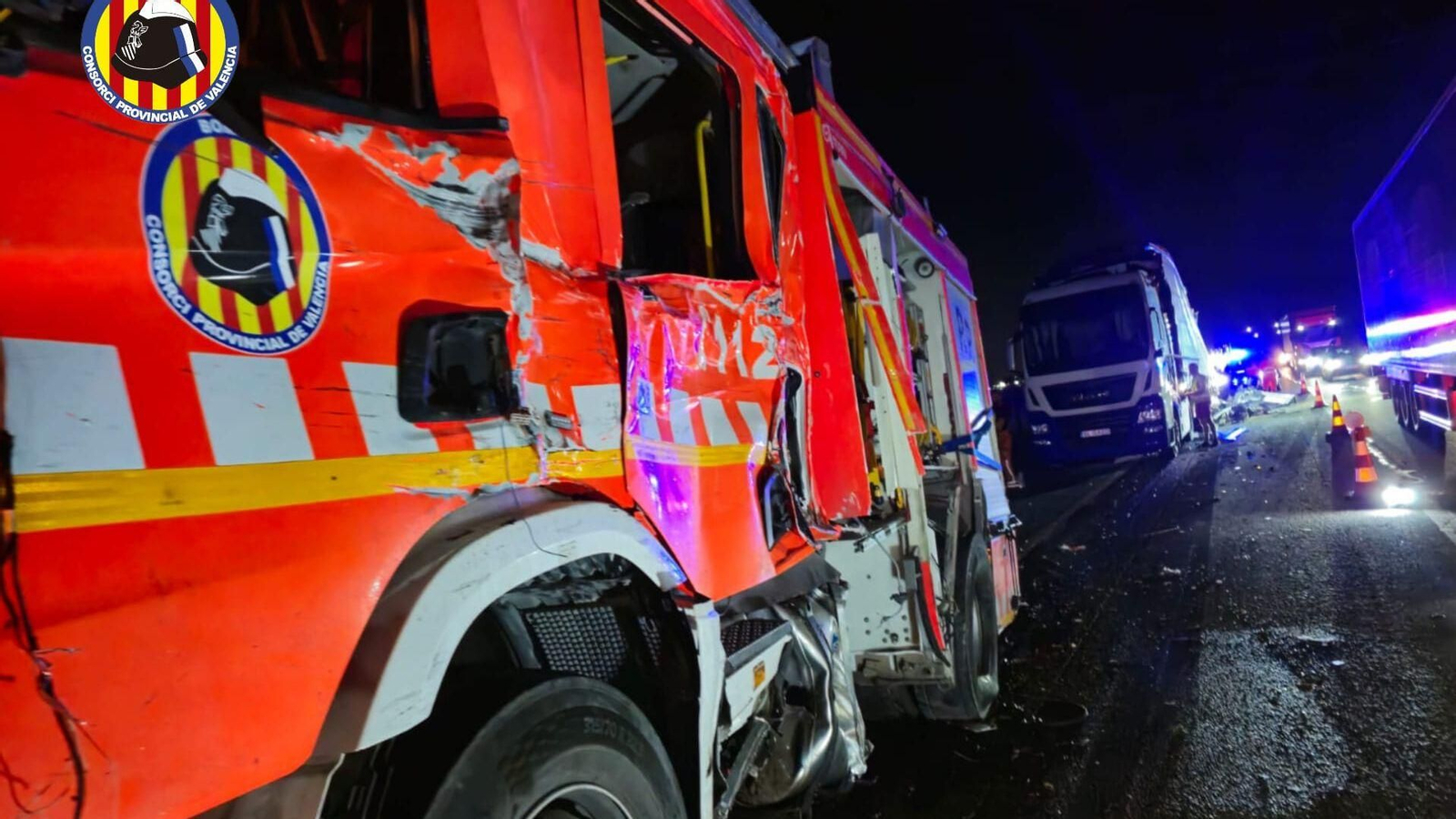 Camió dels bombers contra el que va impactar el segon vehicle implicat en l'accident
