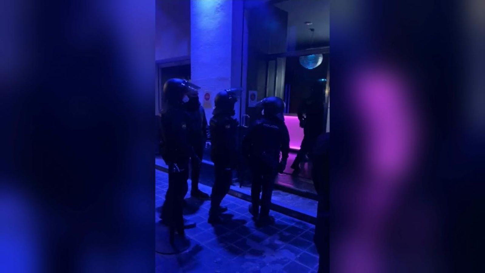 El dispositiu policial ha inspeccionat distints locals per a comprovar el compliment del certificat covid