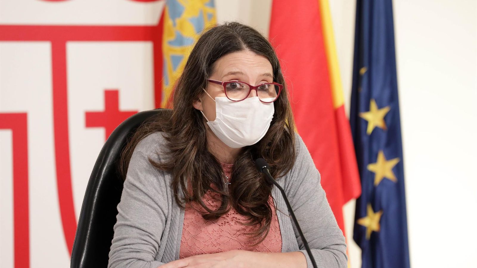 Mónica Oltra amb mascareta en una roda de premsa