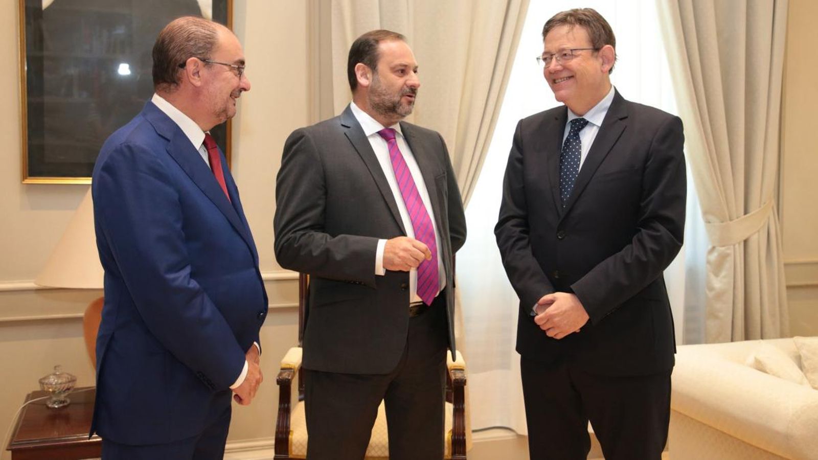 D'esquerra a dreta, el president d'Aragó, Javier Lambán, el ministre de Foment, José Luis Ábalos, i el president del govern valencià, Ximo Puig