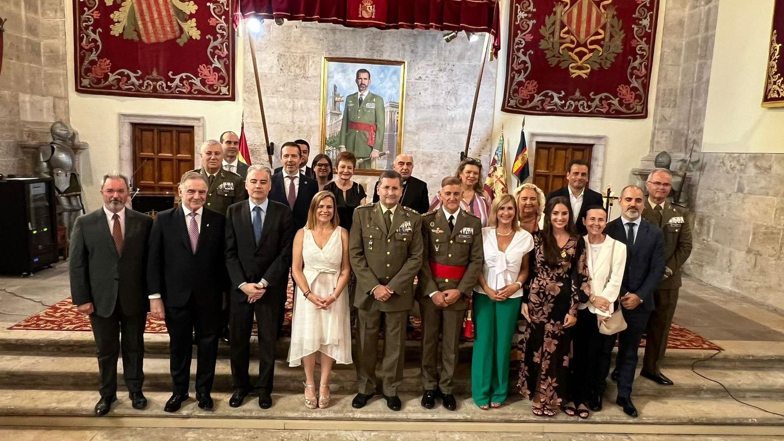 Assistents a la presa de posessió del tinent general Luis Sáez Rocandio a València