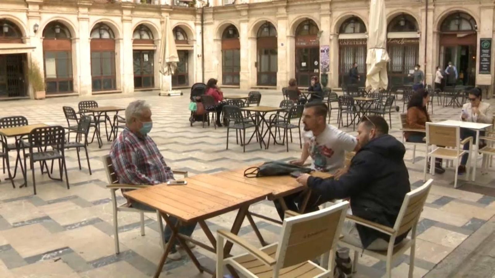 La terrassa d'un bar, a Alcoi