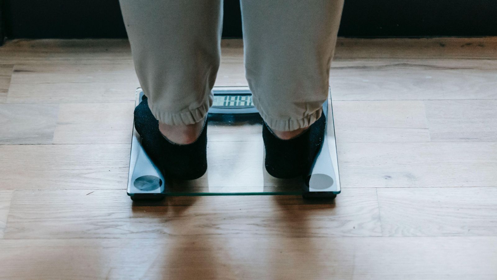 Imatge d'una persona en una bàscula