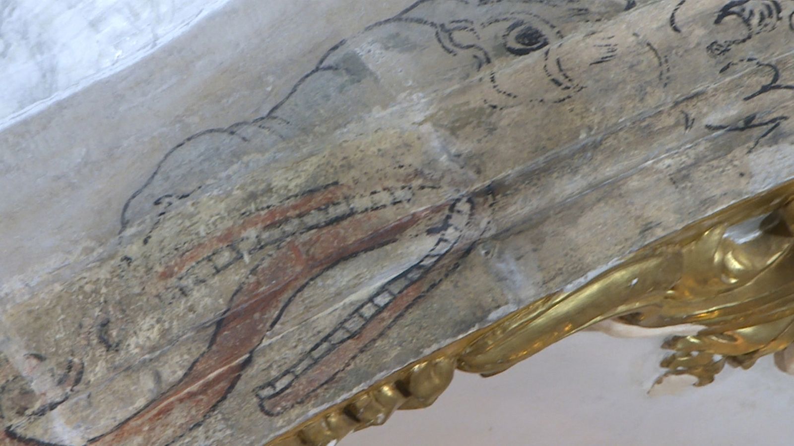 Printures gòtiques amb dracs a l'església barroca de Sant Vicent Màrtir de Guadassuar