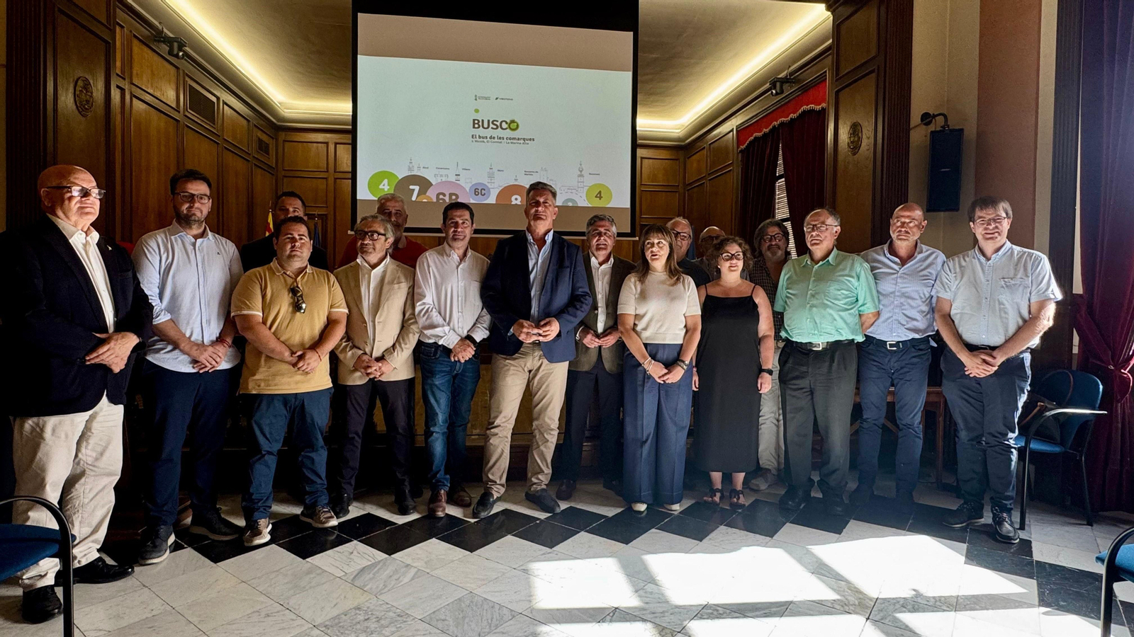 El conseller de Medi Ambient, Infraestructures i Territori, Vicente Martínez Mus, durant la presentació de BUSCO a l'Ajuntament d'Alcoi