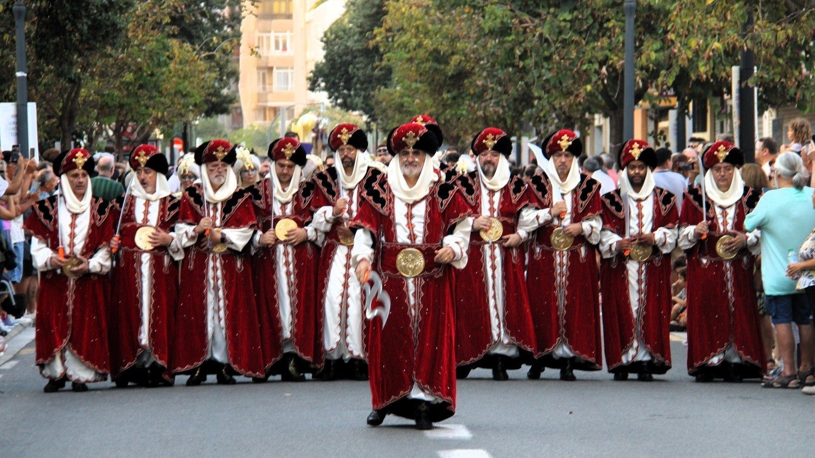 Imatge d'una desfilada de les festes de 'Moros i Cristians Marítim València'