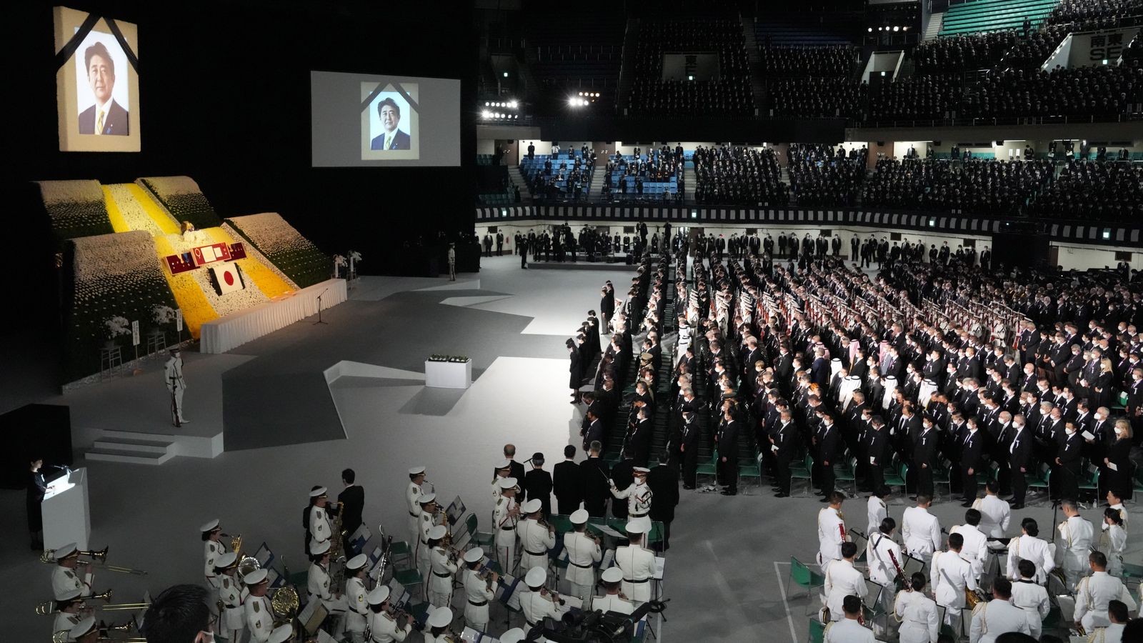 Pavelló que acull el funeral de l'exprimer ministre ha reunit milers de persones, entre elles vora 700 personalitats i màxims representants d'institucions de tot el món