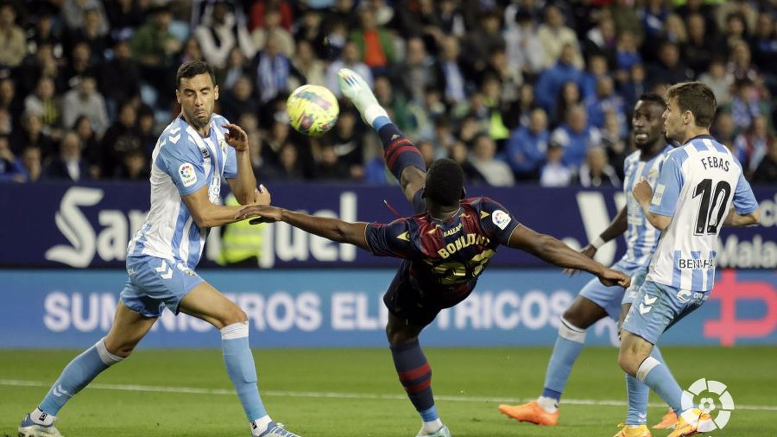 El granota Bouldini intenta un remat de xilena