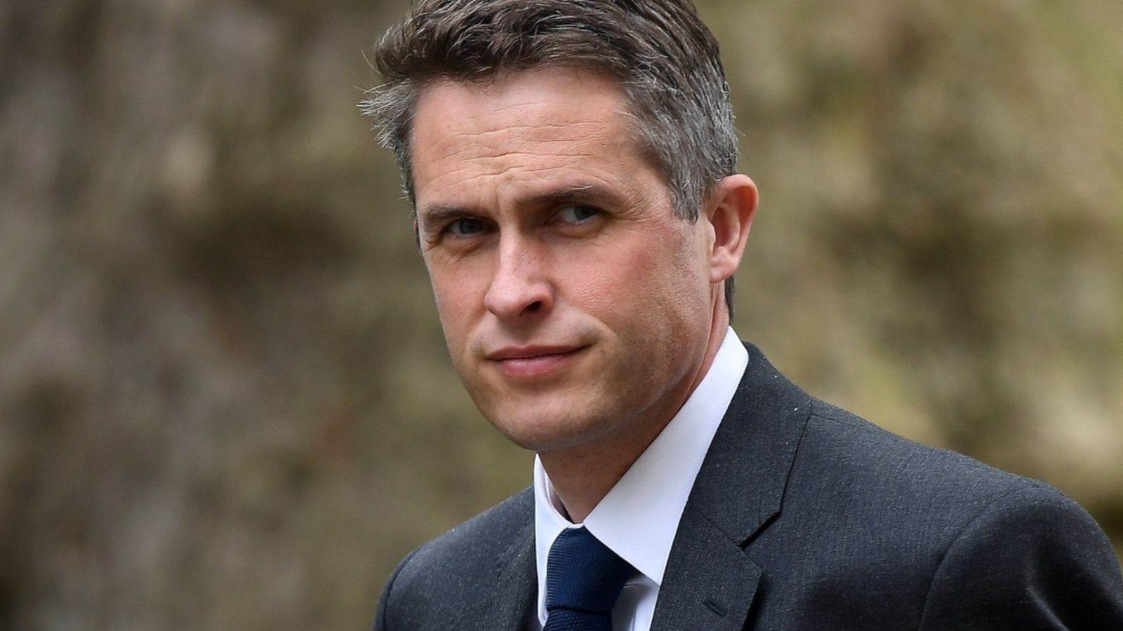 May destitueix el ministre britànic de Defensa per filtrar informació