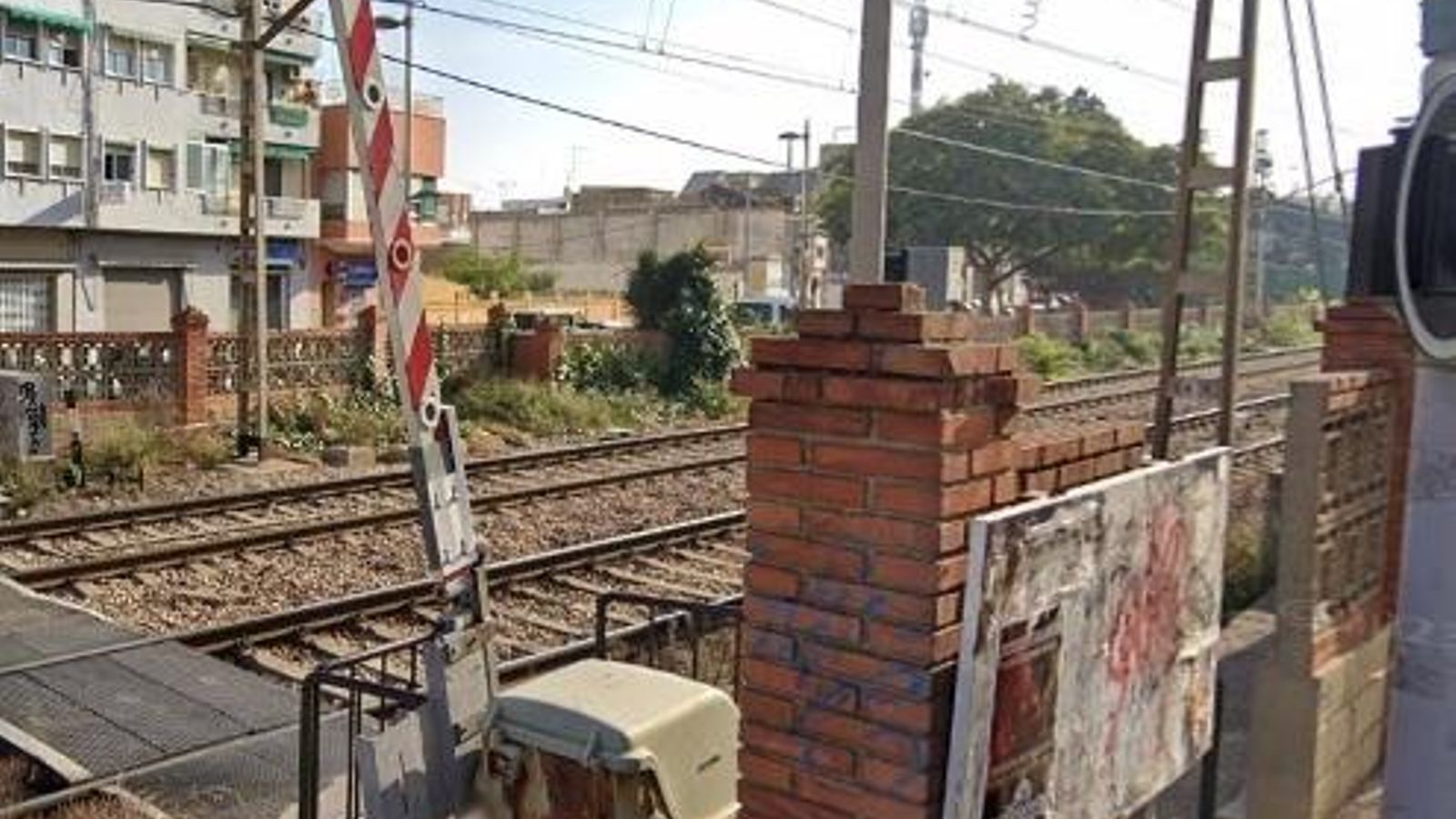 El perillós pas a nivell d'Alfafar