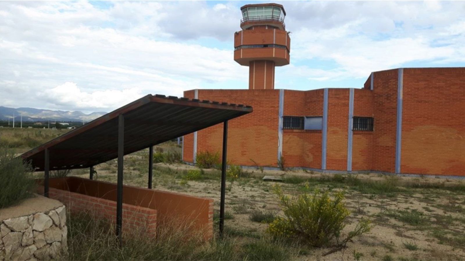 Imatge d'arxiu de l'aeròdrom republicà a Carrasses