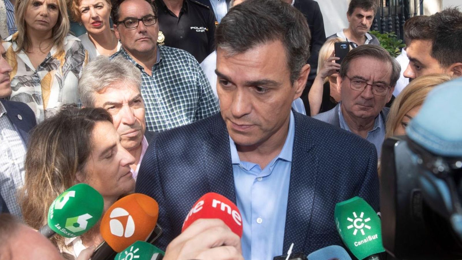 El president del govern central en funcions, Pedro Sánchez, dura la seua visita a Níjar, aquest dilluns
