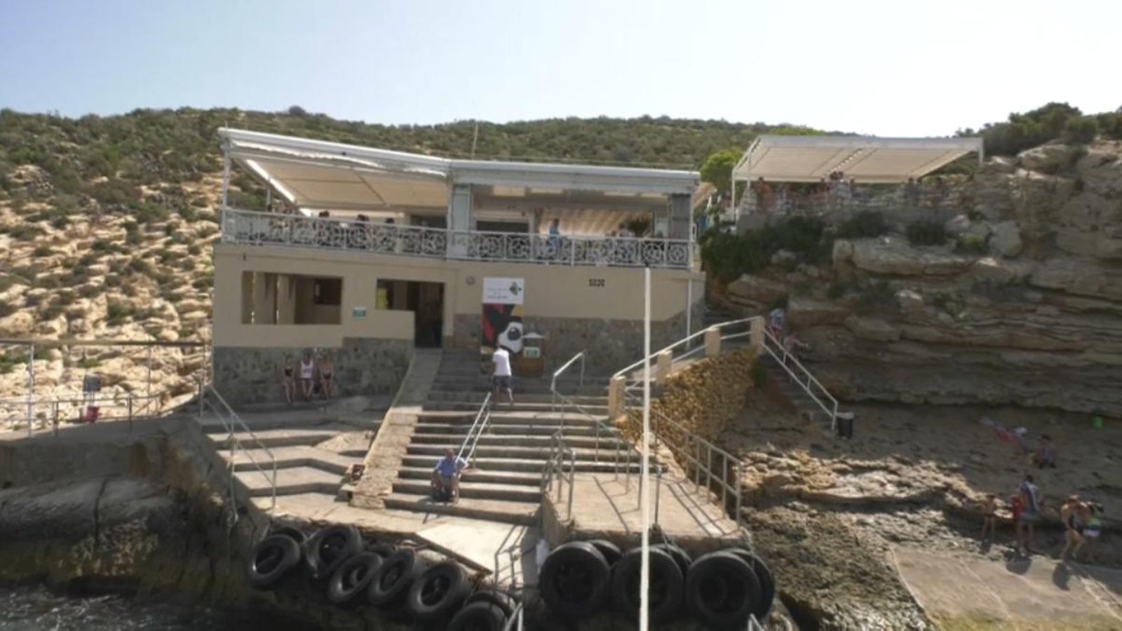 El restaurant de l'Illa de Benidorm hauran d'assolar-lo d'ací a tres mesos