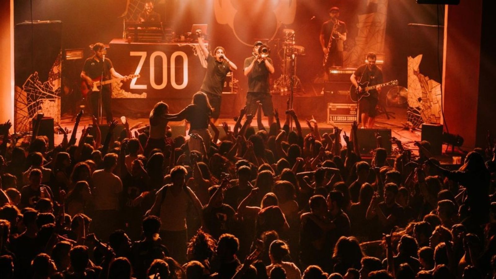 Zoo és un dels grups que actua a Villena