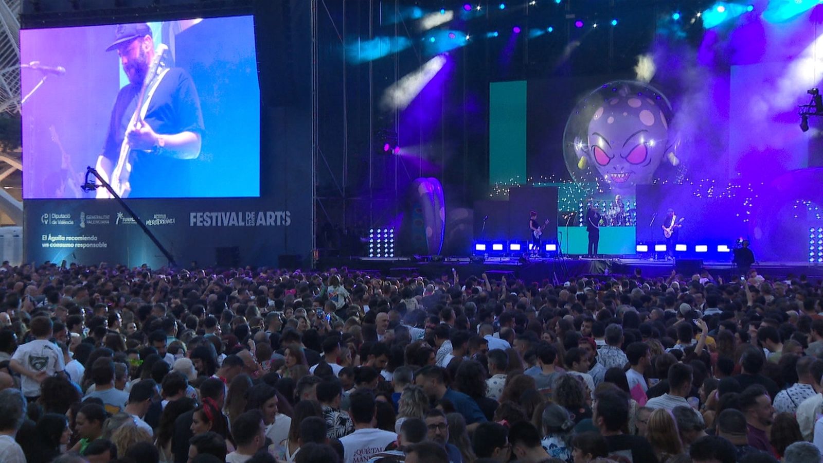 El públic critica el festival