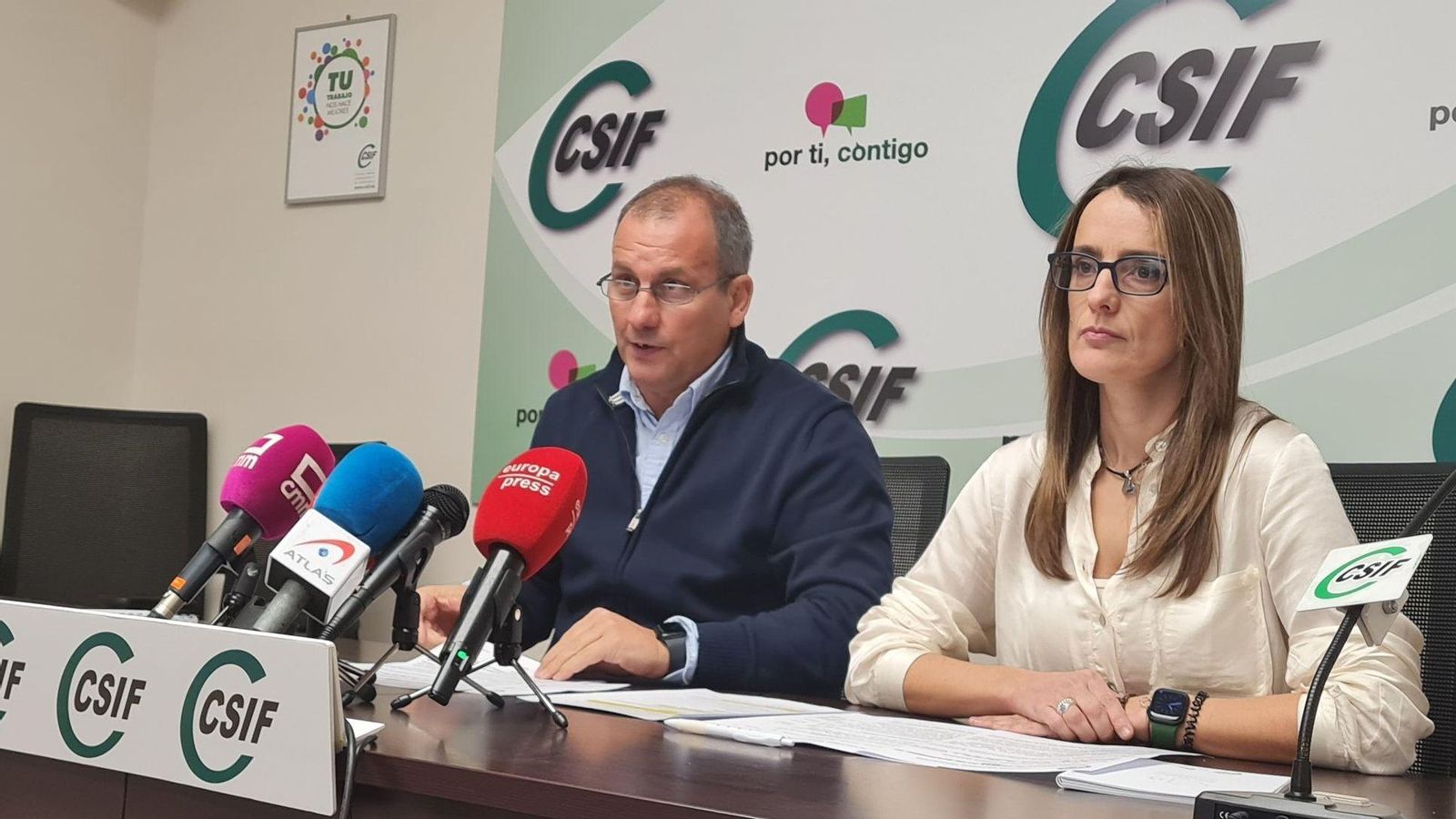 El president del sector d'Educació de CSIF, Mario Gutiérrez, i la secretària de Negociació i Coordinació Autonòmica, Isabel Madruga