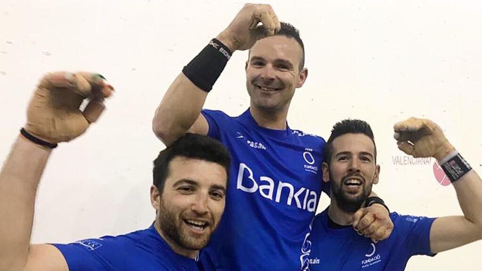 El trio de Benidorm celebra la victòria