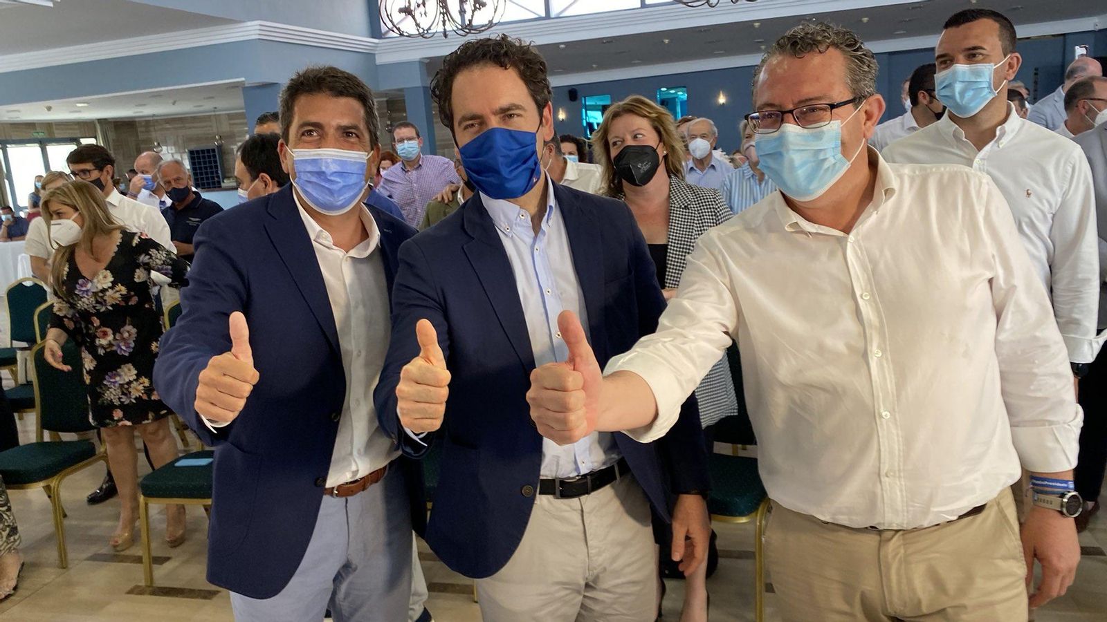 Toni Pérez, a l'esquerra, junta a García Egea i Mazón, en l'acte en que ha assumit la presidència del partit a la província d'Alacant