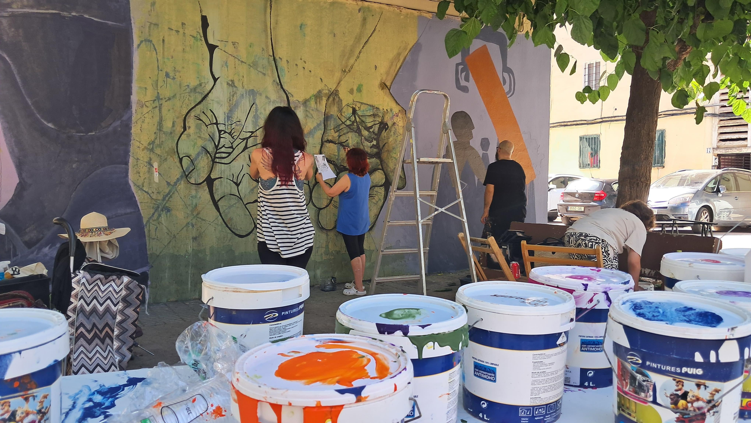 Artistes pinten els murals de RavalART Artistes pinten els murals de RavalART