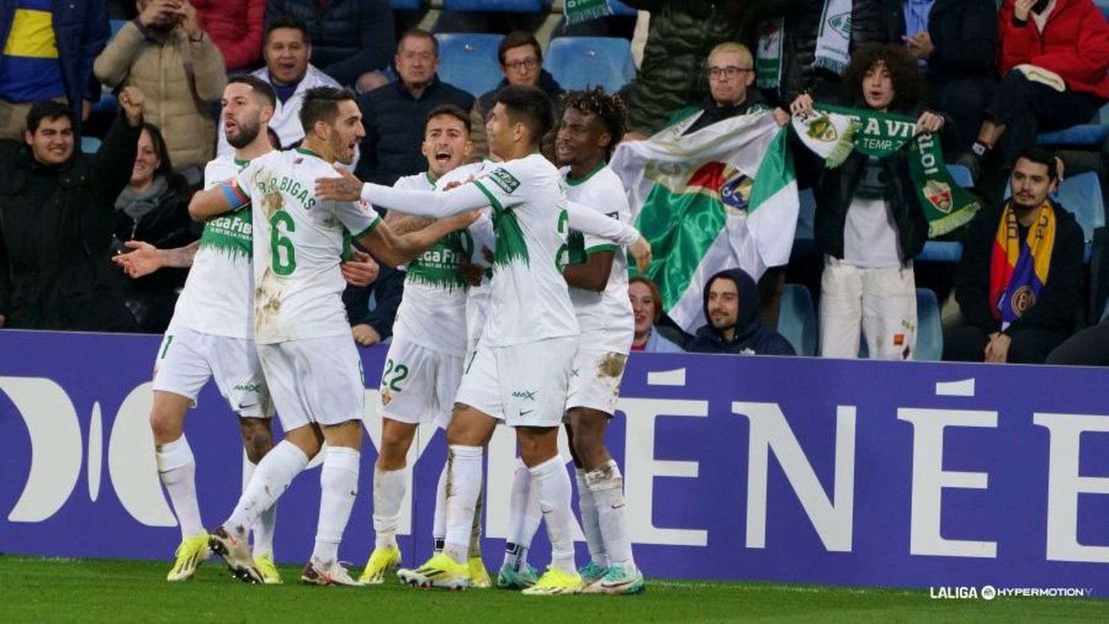 Els jugadors de l'Elx celebren el gol