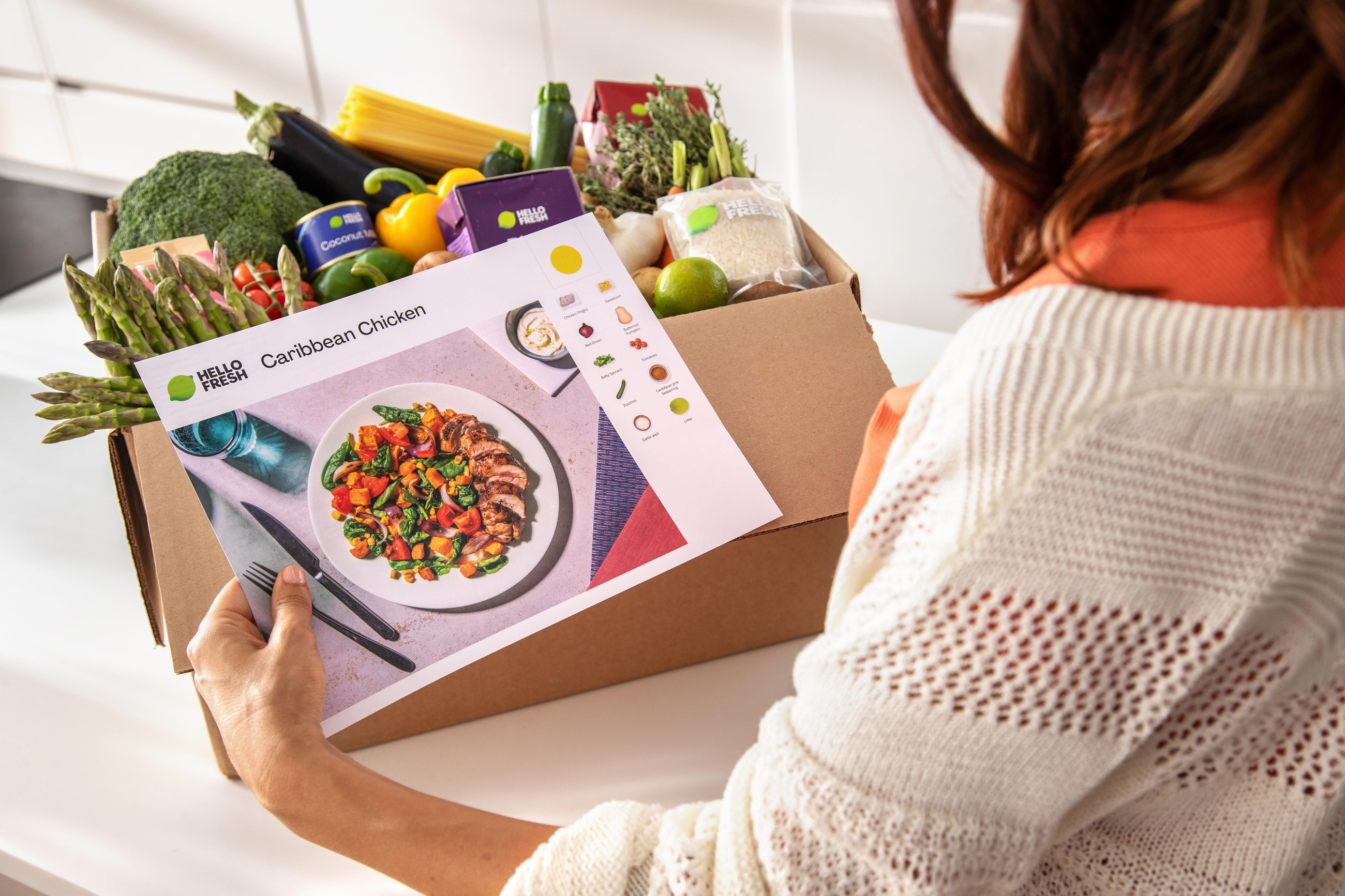 Els clients reben a casa una caixa amb els ingredients per a fer la recepta sol·licitada Els clients reben en el seu domicili una caixa amb els ingredients per a fer la recepta sol·licitada