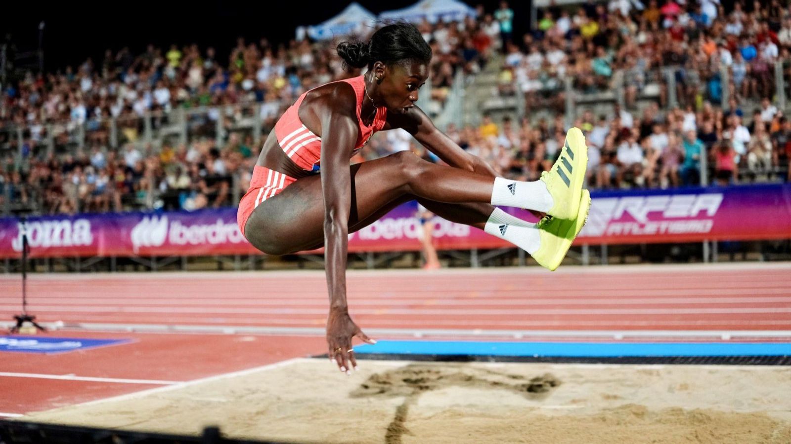 Fátima Diame, en un dels salts