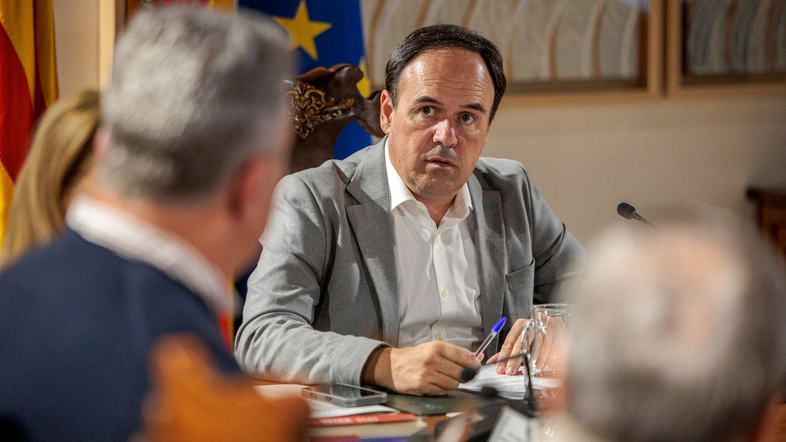 El president de la Generalitat en el ple extraordinari del Consell on s'han aprovat les primeres ajudes per als afectats per Adam