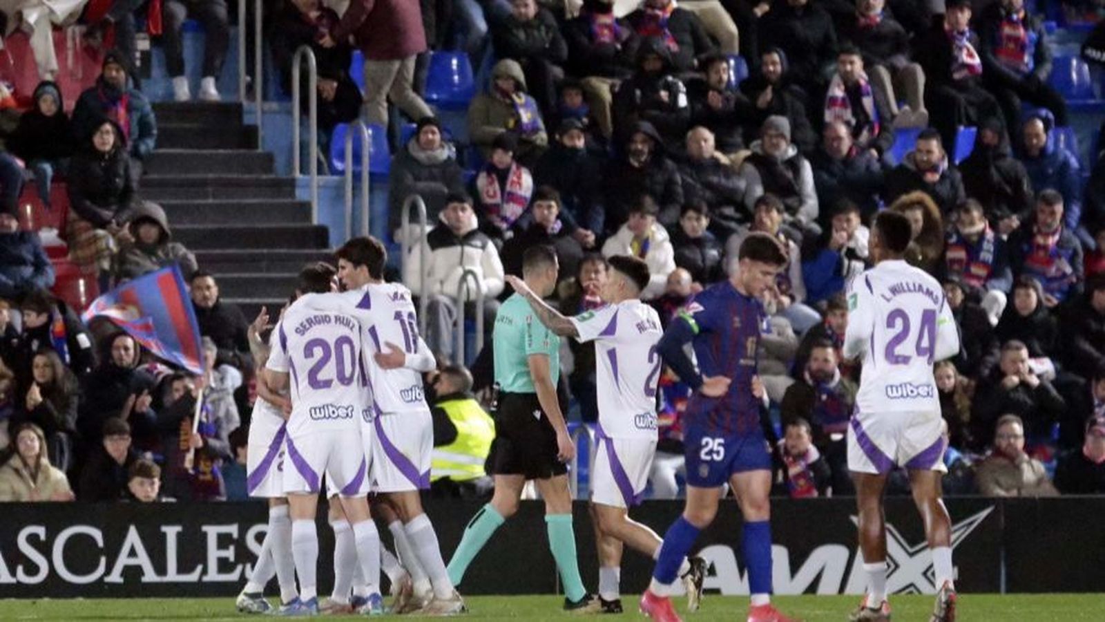 Els jugadors del Granada celebren el segon gol