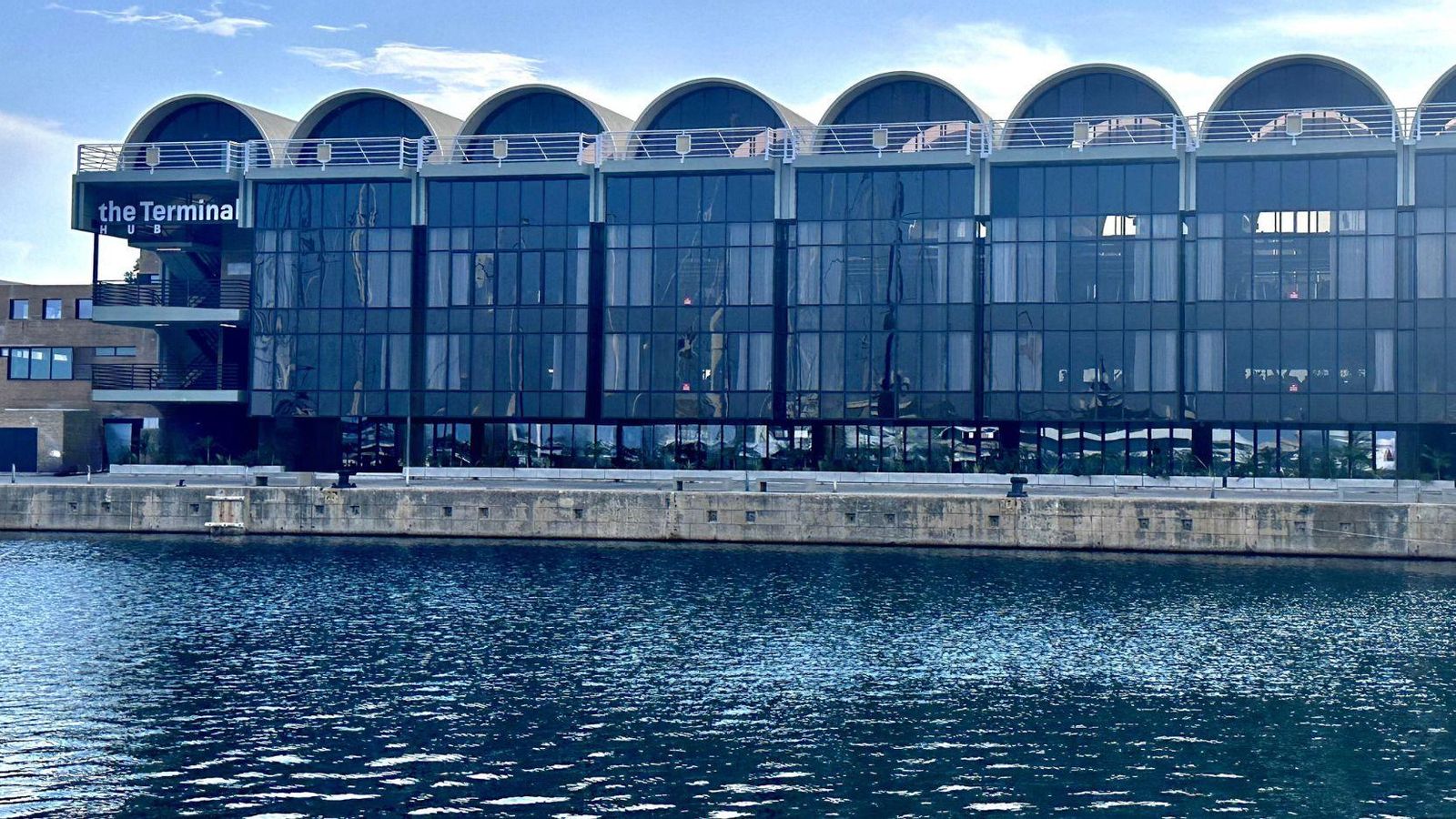 Edifici del Terminal Hub, situat a la Marina de València, on s'instal·larà la multinacional IBM