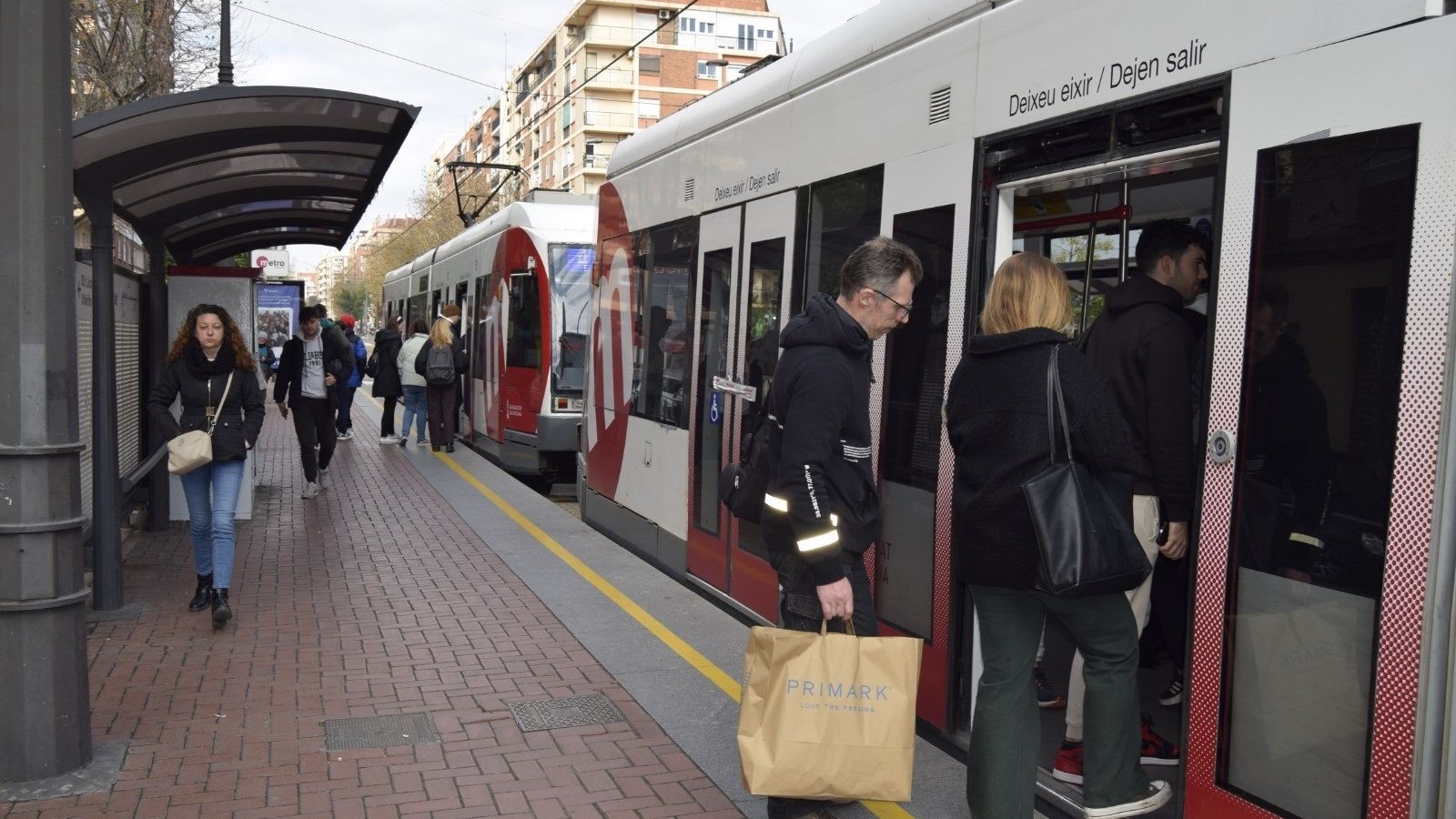 Pel que fa al perfil dels usuaris, les dones representen el 60,5% dels viatgers habituals, davant del 39,5% d’homes