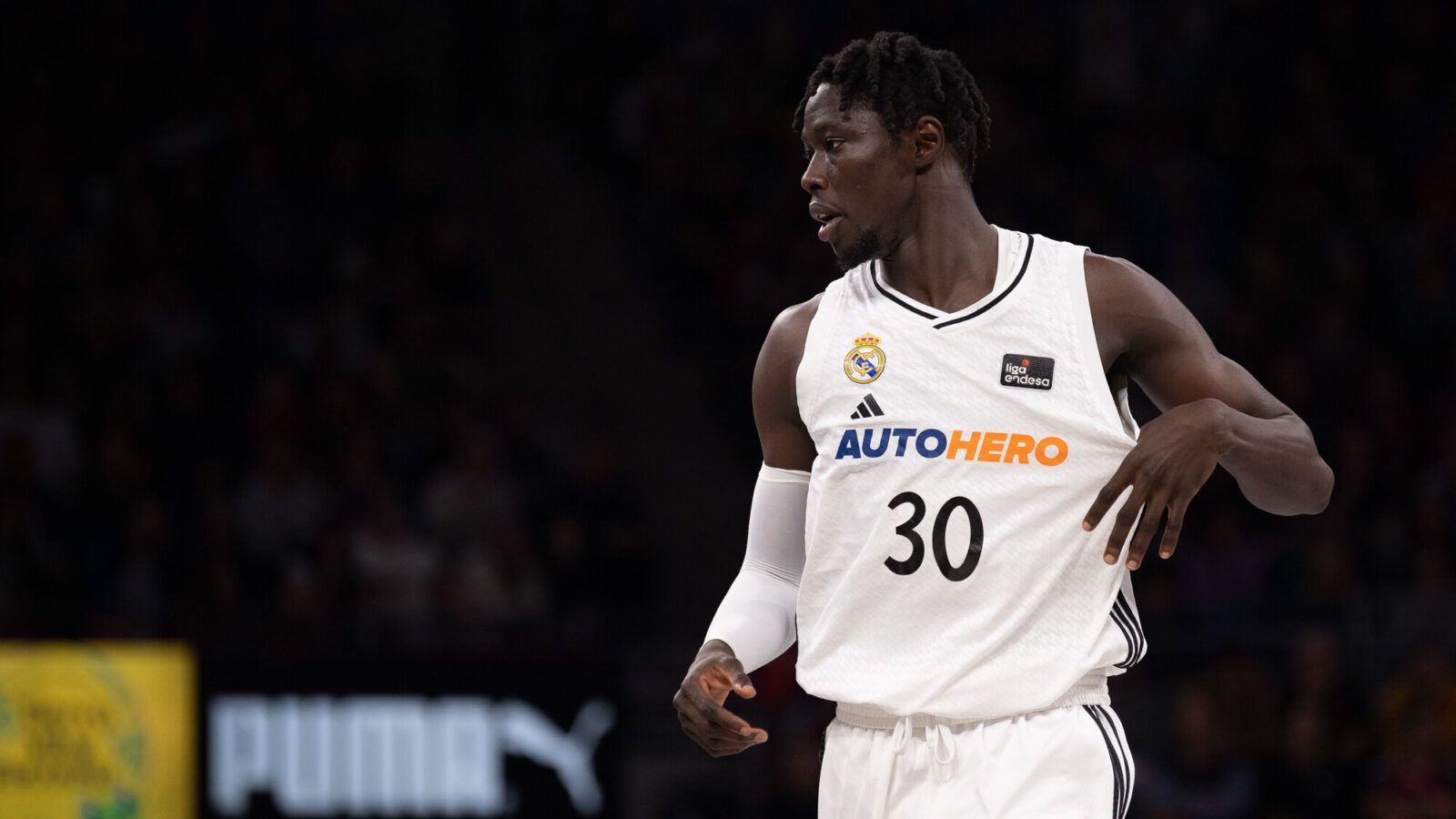 Eli Ndiaye, amb la camiseta del Reial Madrid