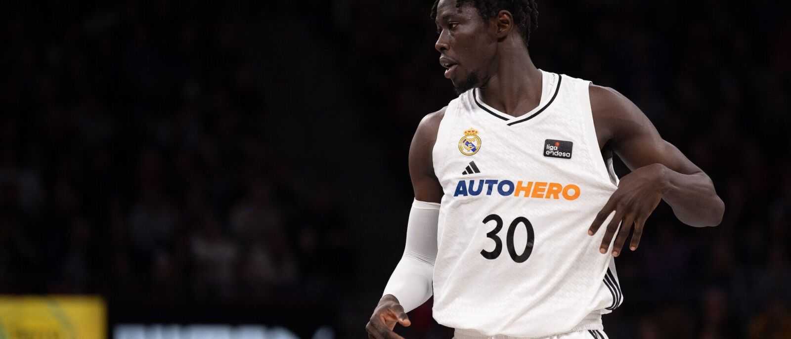 Eli Ndiaye, amb la camiseta del Reial Madrid