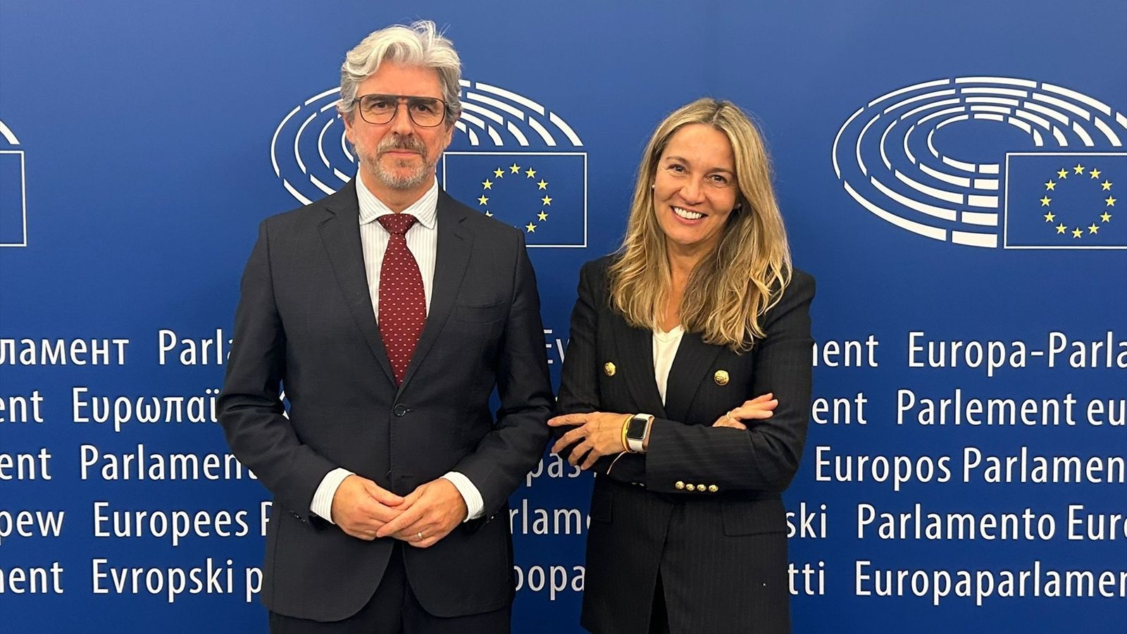 El secretari autonòmic d'Indústria, Comerç i Consum, Felipe Carrasco, juntament amb l'eurodiputada i membre de la Comissió de Medi Ambient, Susana Solís