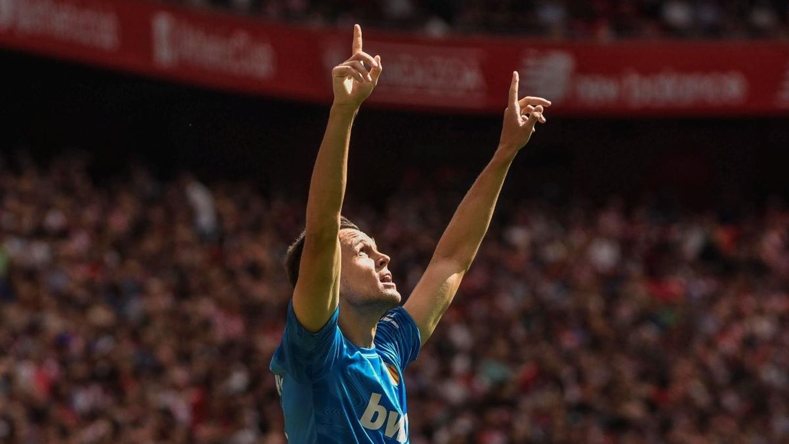 Denís Txérixev celebra el gol a San Mamés