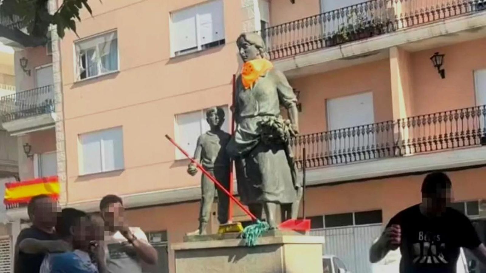 Escultura vandalitzada a Nules