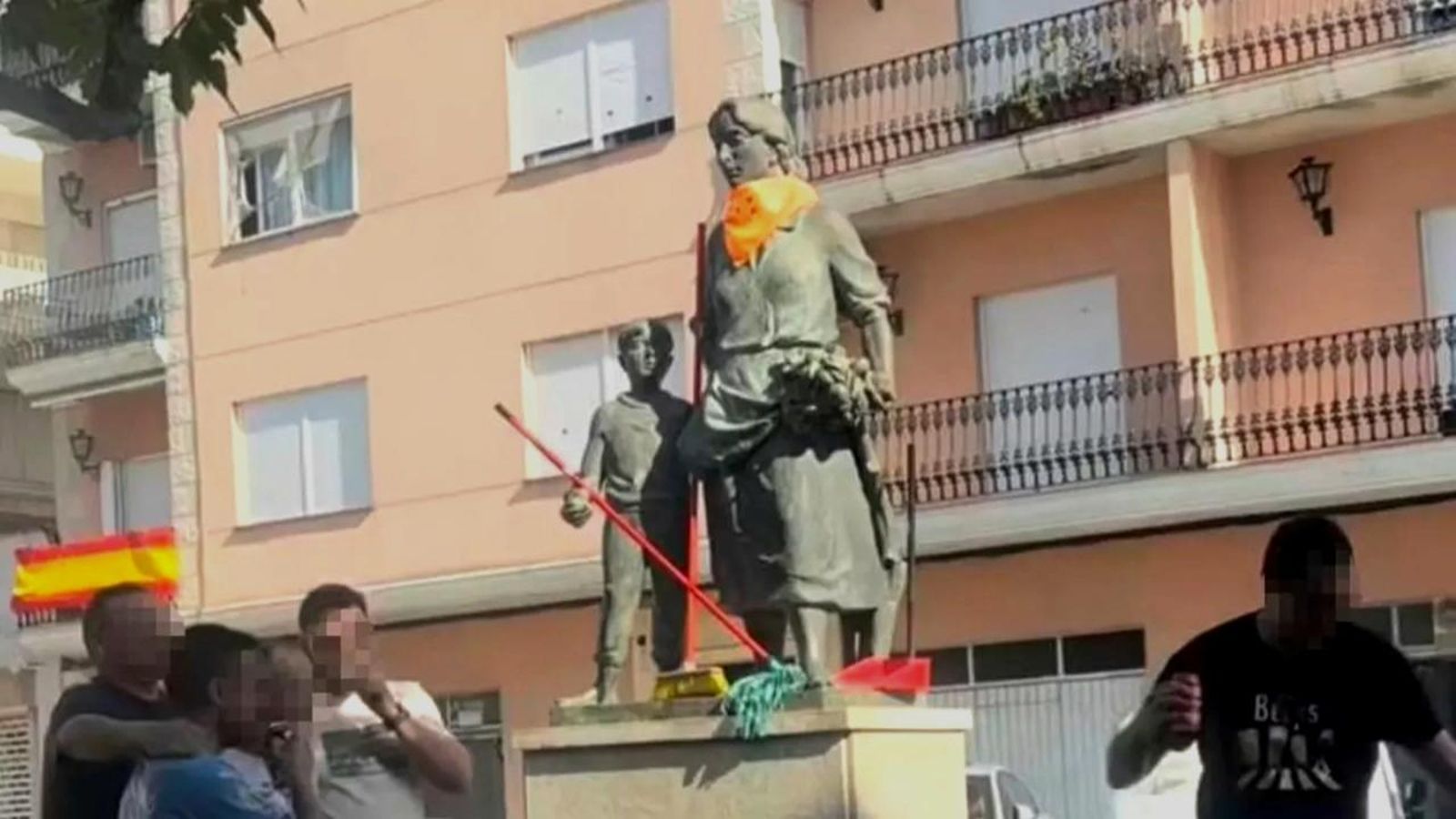 Escultura vandalitzada a Nules