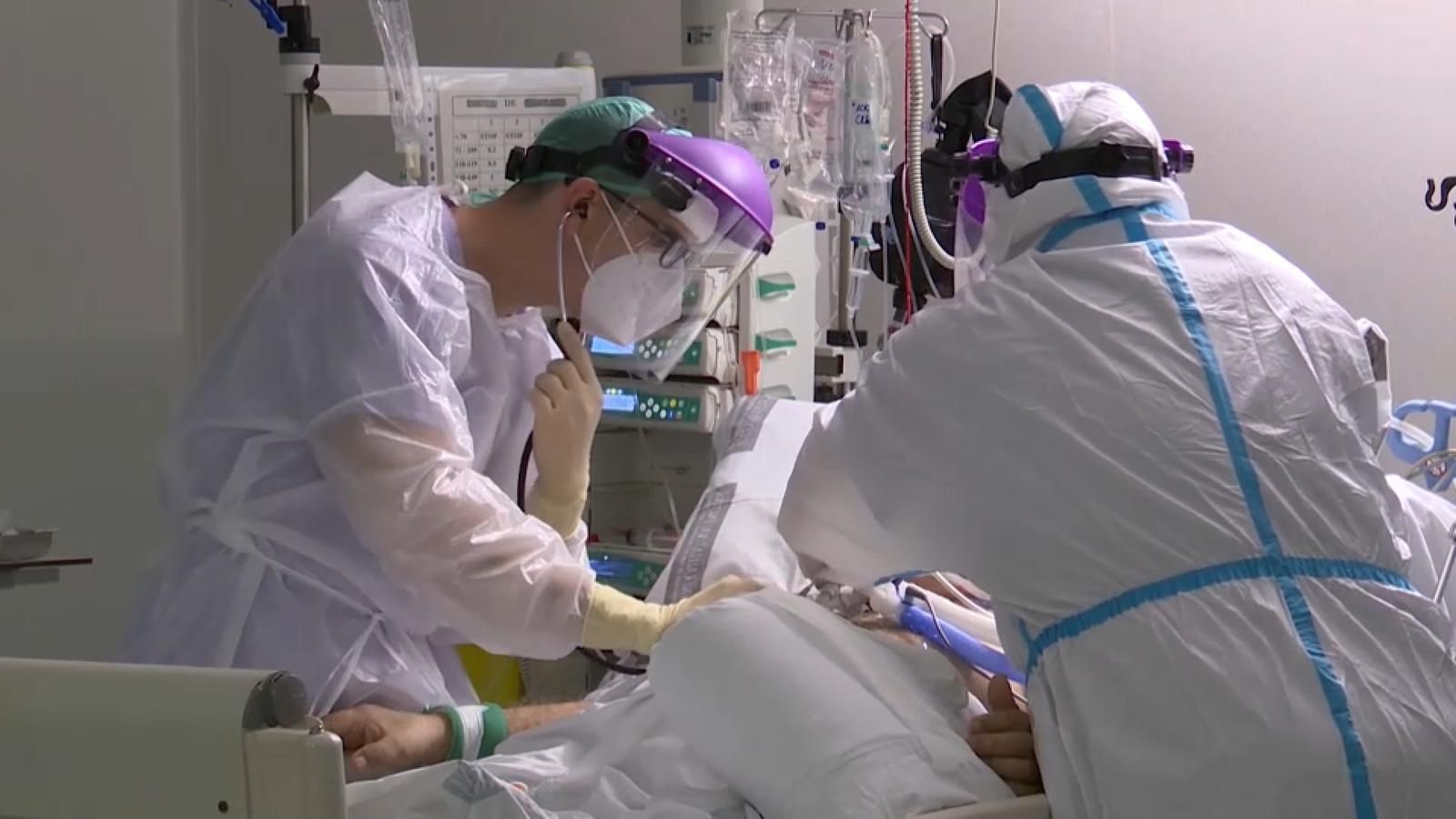 Imatge d'arxiu de l'UCI d'un hospital valencià Imatge d'arxiu de l'UCI d'un hospital valencià