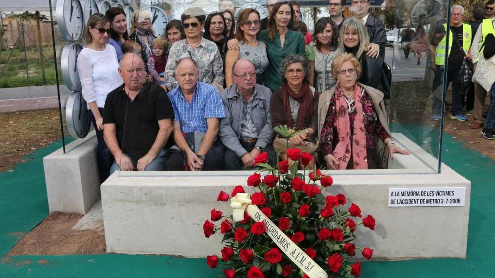 Membres de l'Associació de Víctimes del Metro 3 de Juliol