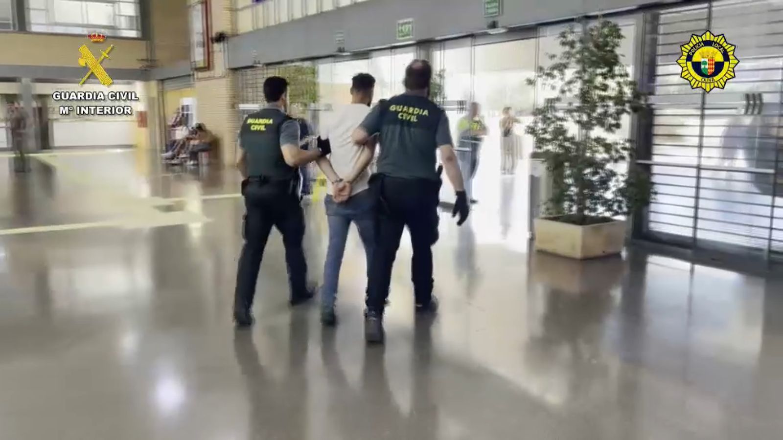 Moment de la detenció de l'home implicat en els robatoris