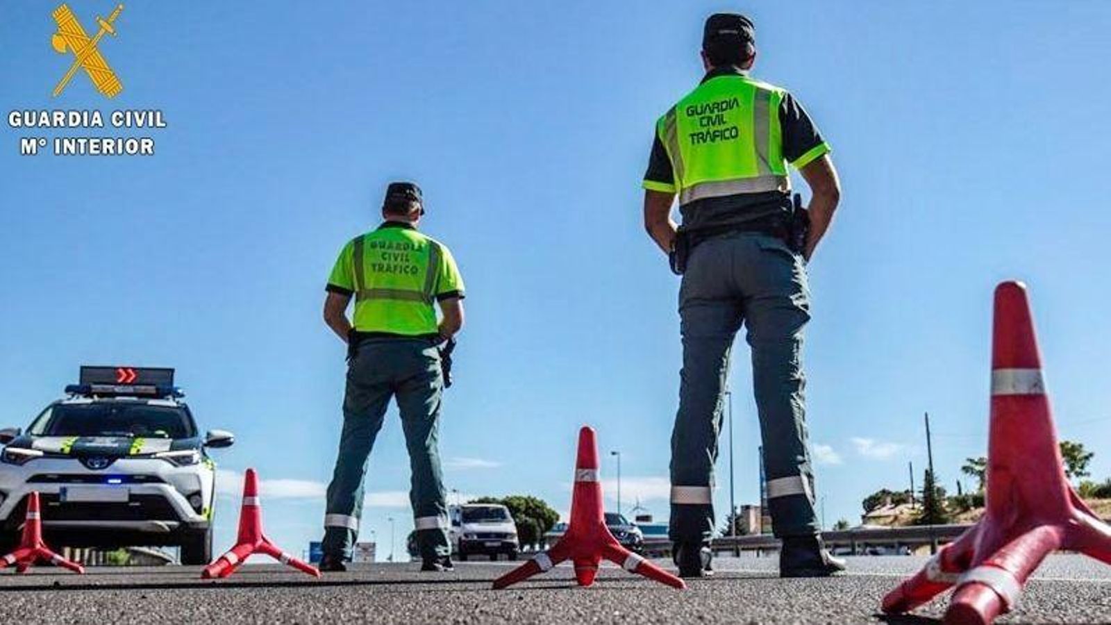 Dos agents de la Guàrdia Civil en un control, en una imatge d'arxiu
