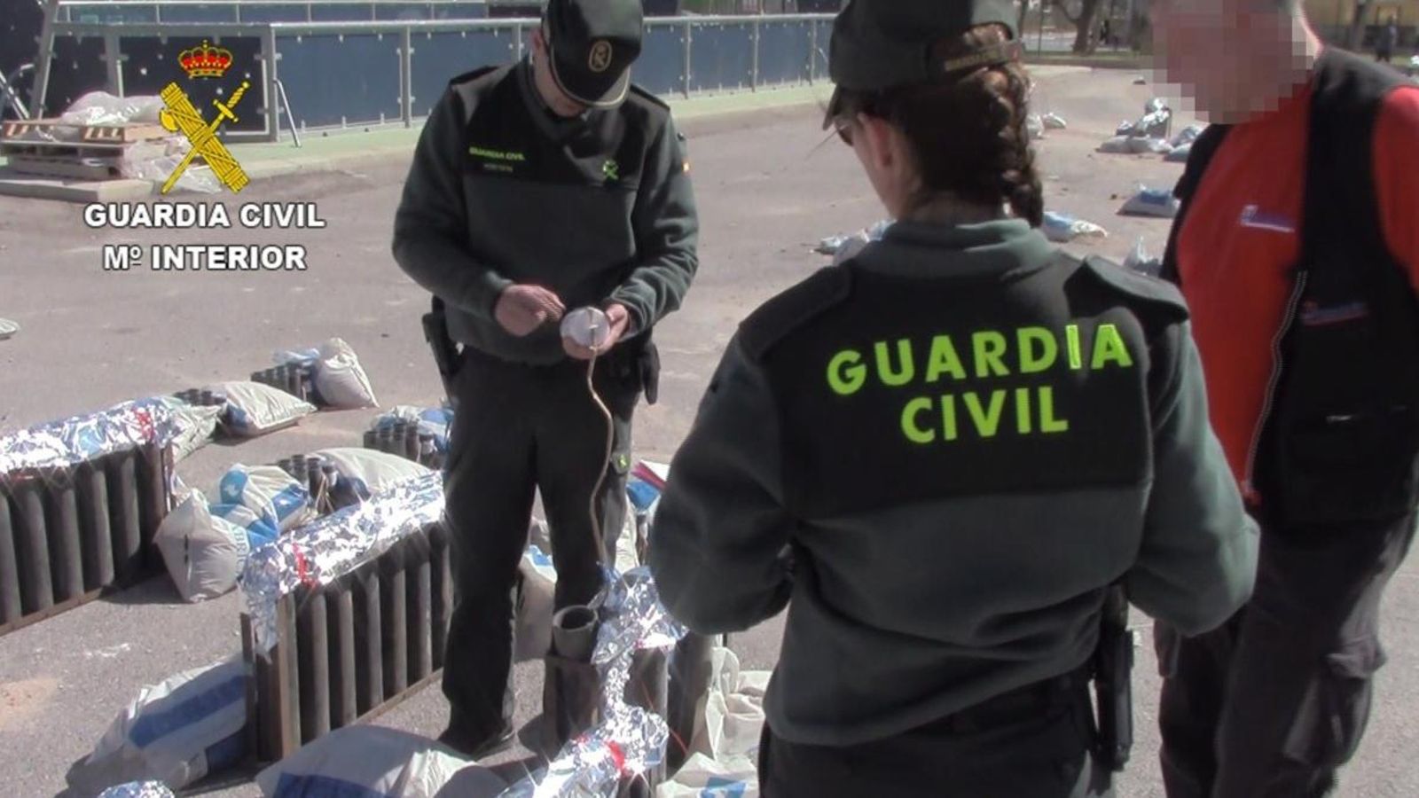 La Guàrdia Civil va intervindre en la Magdalena cinc quilos de material pirotècnic caducat