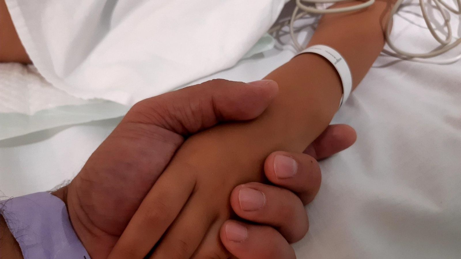 Imatge d'arxiu d'un xiquet ingressat a l'hospital