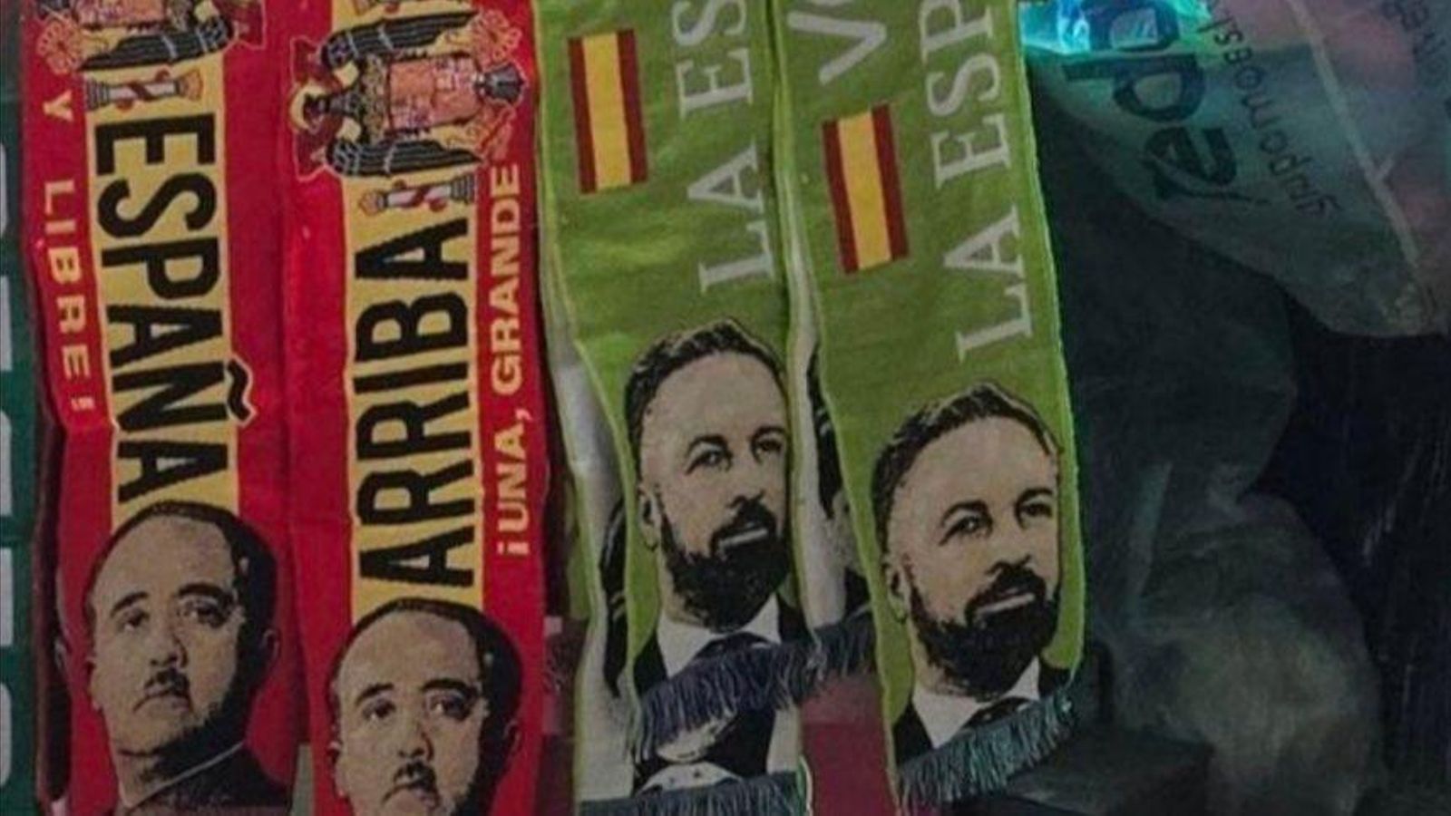 Banderes amb simbologia feixista a la Fira de Castelló