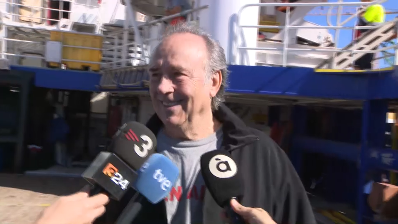 Joan Manuel Serrat ha visitat aquest dijous al nou vaixell de l'ONG Open Arms