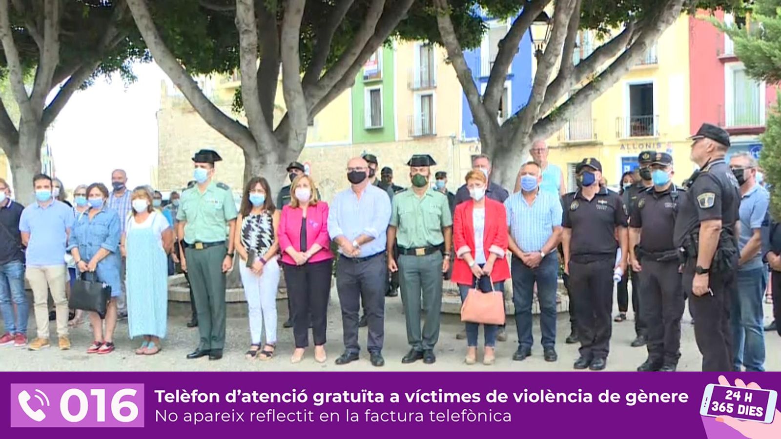 Imatge del minut de silènci per condemnar aquest assassinat masclista a la Vila Joiosa