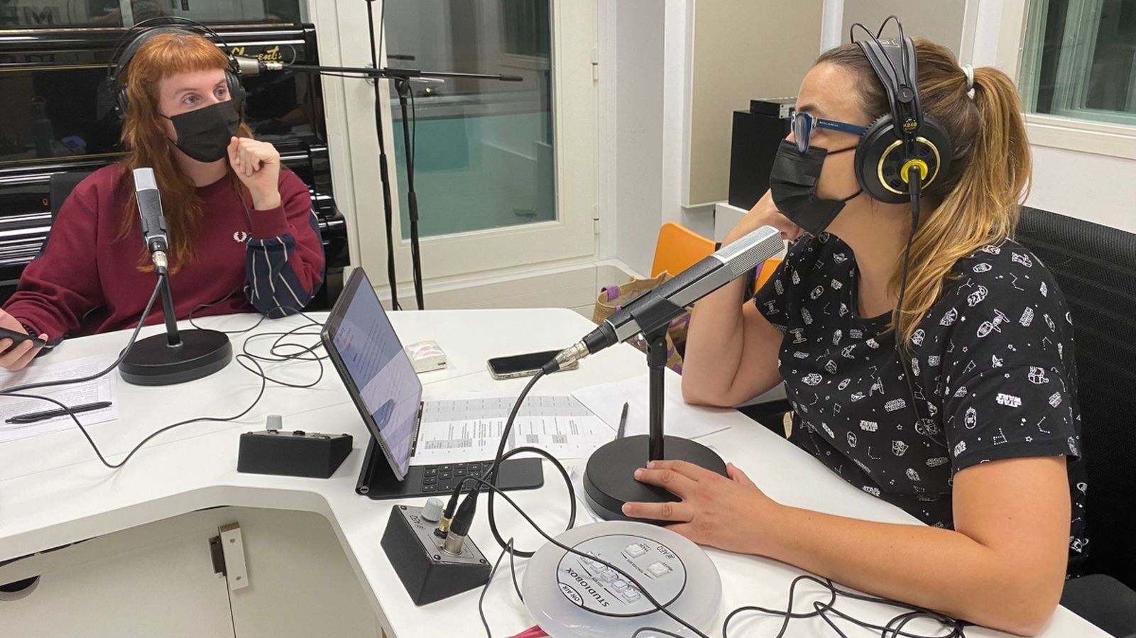Manuela Alandes i una col·laboradora de Territori sonor