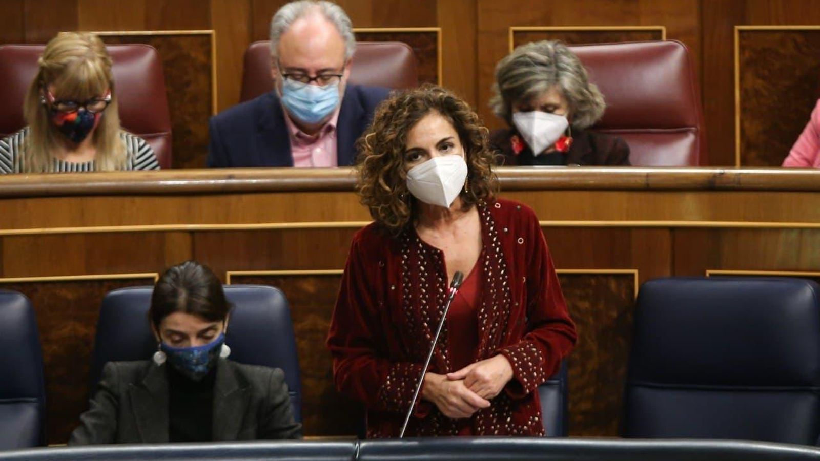 La ministra d'Hisenda, María Jesús Montero, en la sessió de control al govern