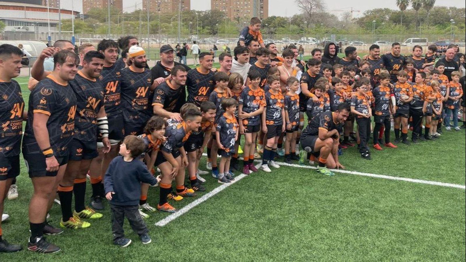 L'equip celebra la permanència