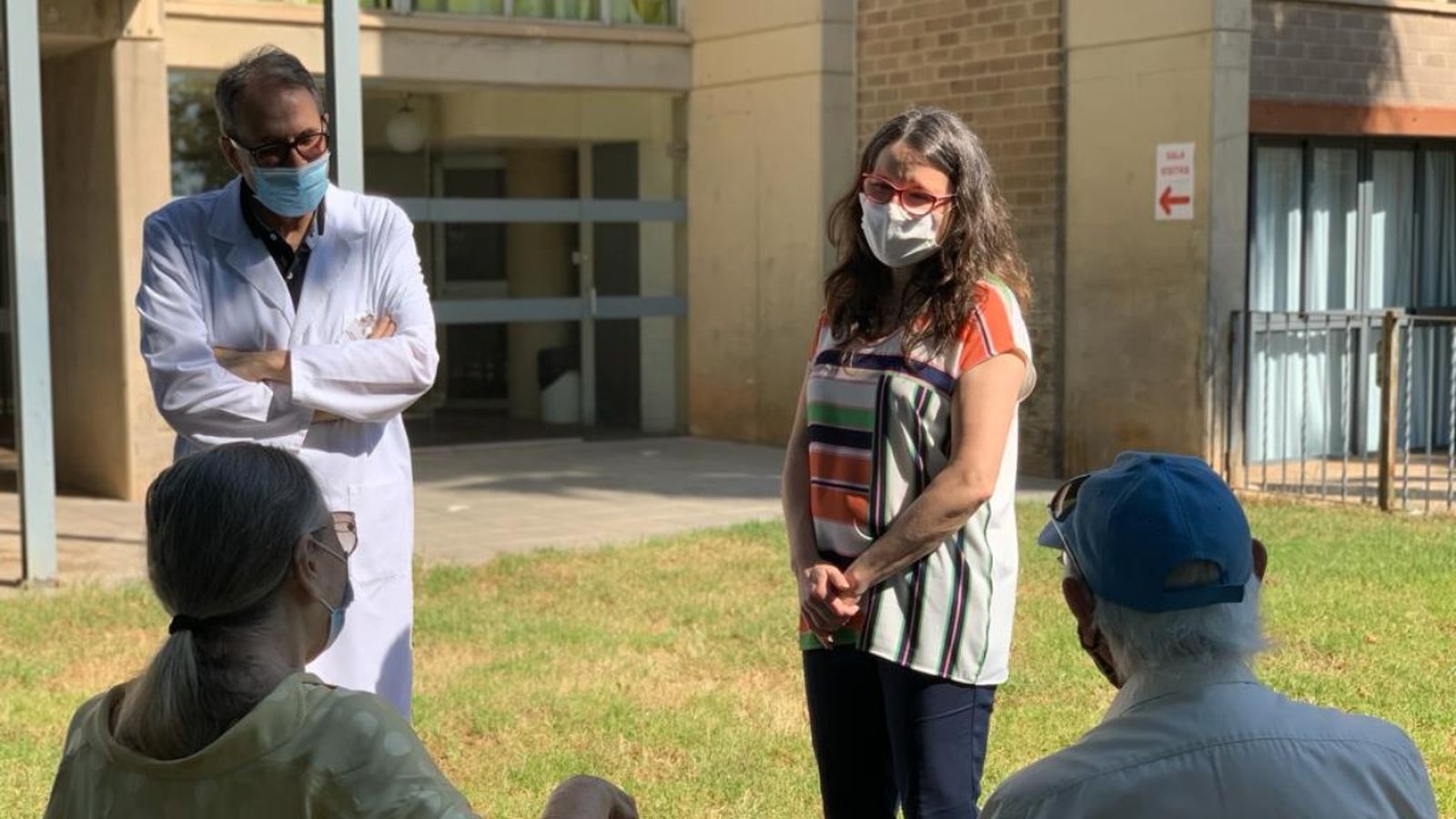 Mónica Oltra, durant la visita a la residència de Carlet