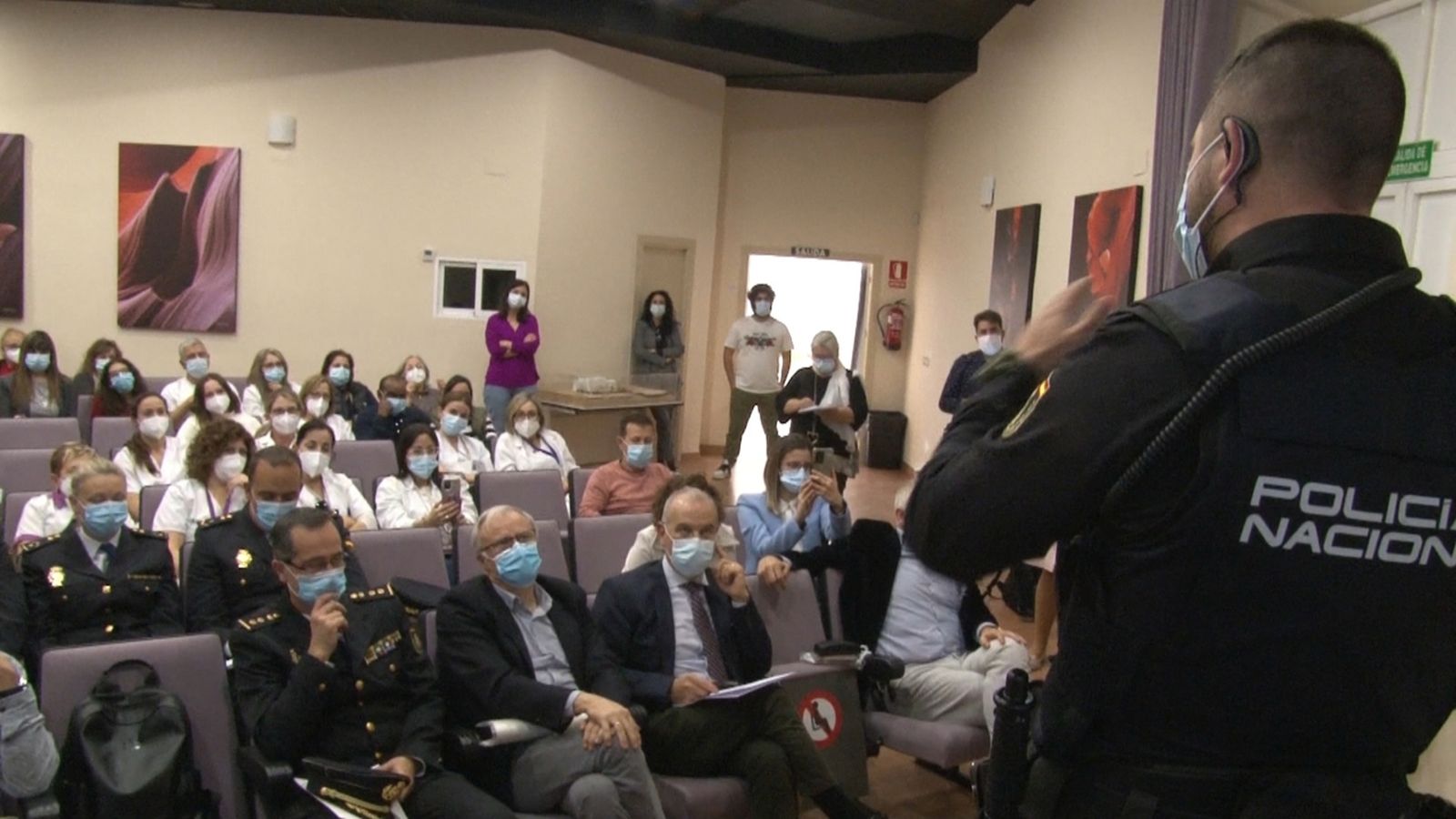 Un agent de la Policia Nacional, durant el curs